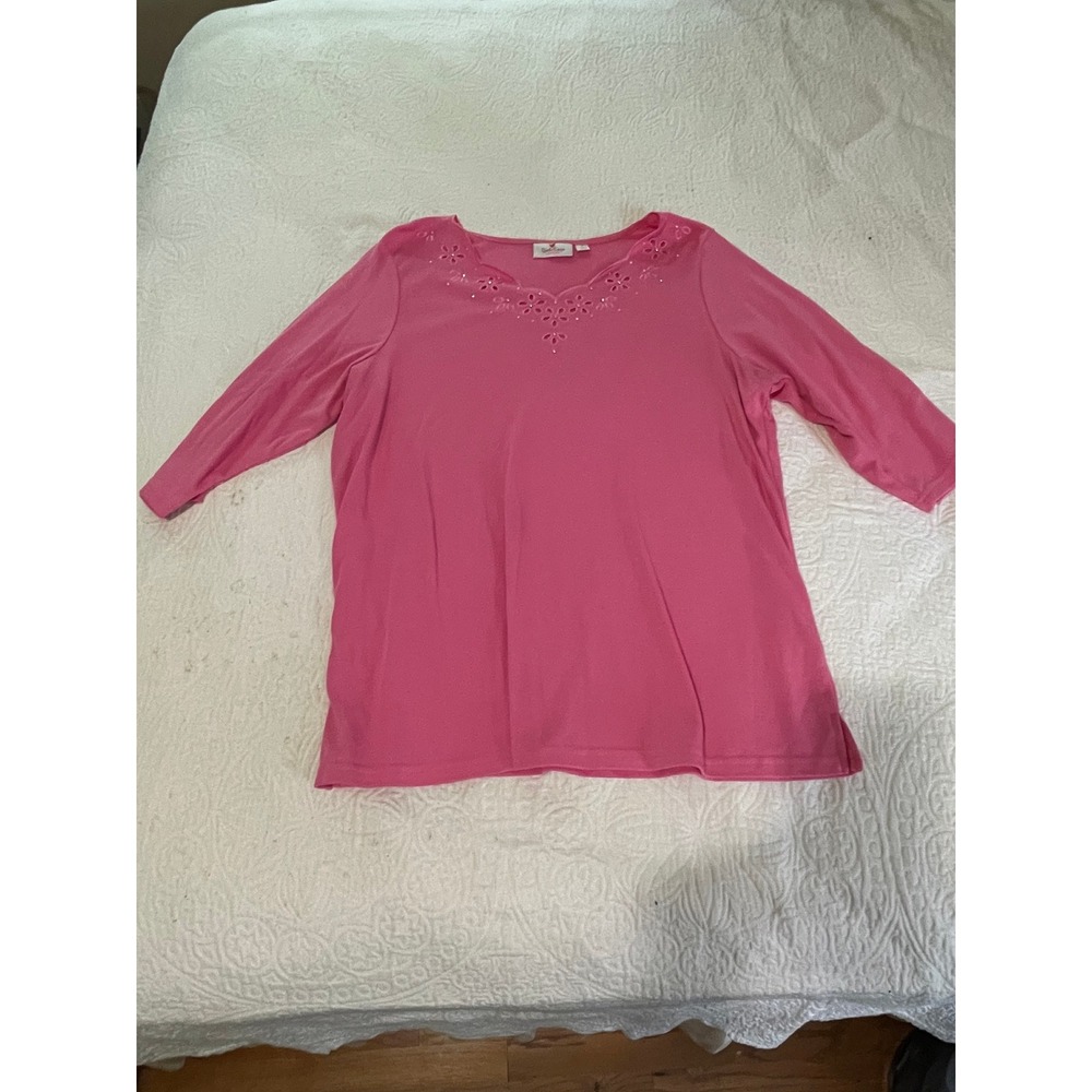 Quacker Factory Pink Scalloped Floral Eyelet Rhinestone 3/4 Sleeve Top‎ 1X